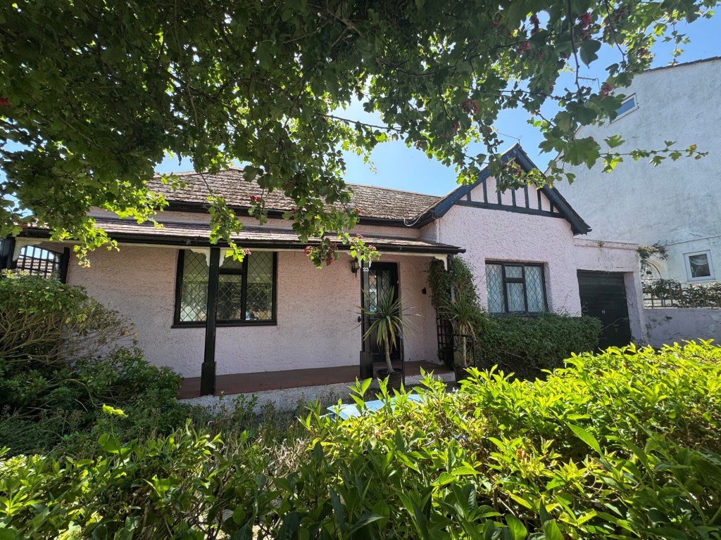 Lot: 94 - TWO-BEDROOM BUNGALOW WITH GARAGE AND PARKING - Front of property - alternative view